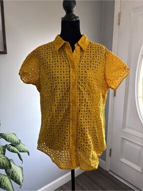 New York & Company Yellow Eyelet Button-Up Short Sleeve Blouse